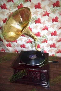 vintage-gramophone-antiquegramophone-kusumhandicrafts-gramophone