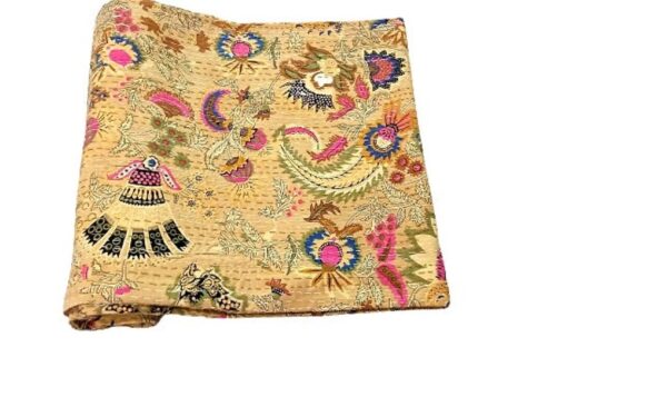 Crownkanthaquilt-kusumhandicrafts-handmadebedspread 2