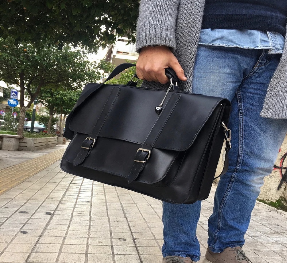 The Clownfish Crocodilan Laptop Briefcase Unisex 15.6 Inches Laptop Bag(Black)  at Rs 3699/piece | Office Bags in Mumbai | ID: 20634622448